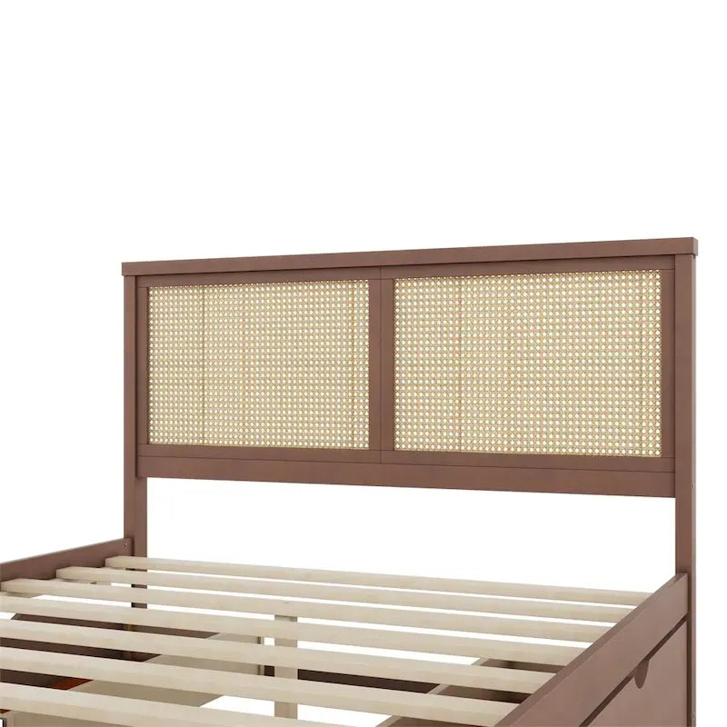 Lit plateforme grand format avec tête de lit en rotin