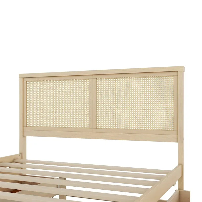 Lit plateforme grand format avec tête de lit en rotin